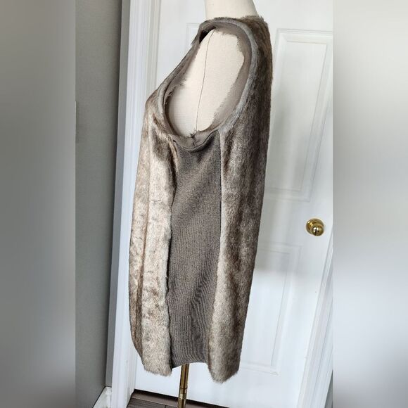 Simply Vera by Vera Wang Faux Fur Vest - size Medium - Picture 3 of 8